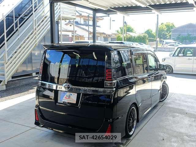 Toyota VOXY 2018-12 8832394-7
