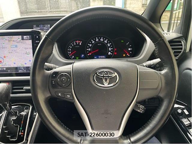 Toyota VOXY 2019-03 8832393-1
