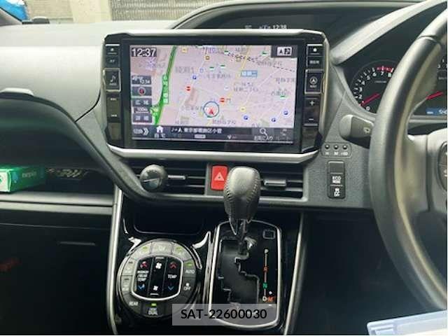 Toyota VOXY 2019-03 8832393-5