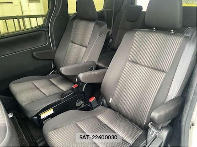 Toyota VOXY 2019-03 8832393-8