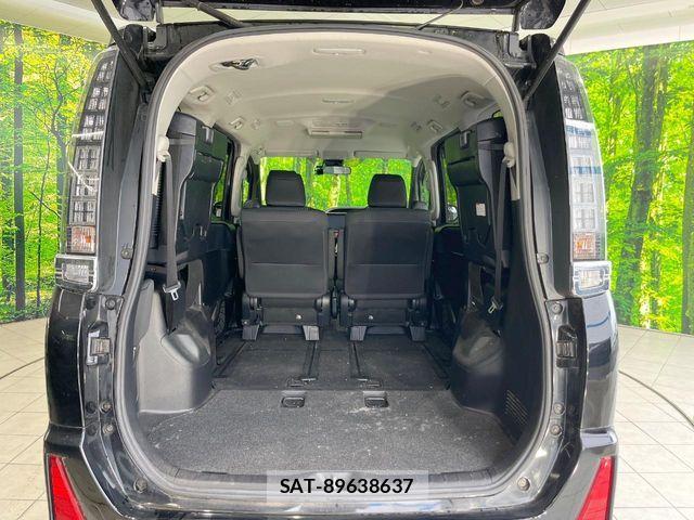 Toyota VOXY 2017-01 8832406-9