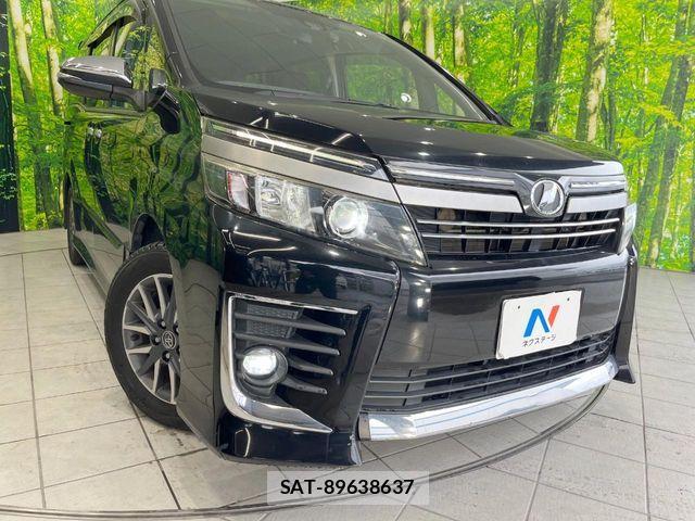 Toyota VOXY 2017-01 8832406-11