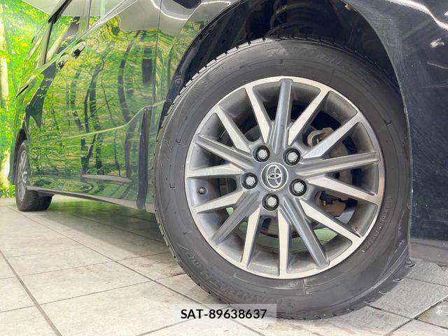 Toyota VOXY 2017-01 8832406-12