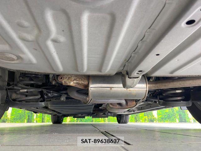 Toyota VOXY 2017-01 8832406-18