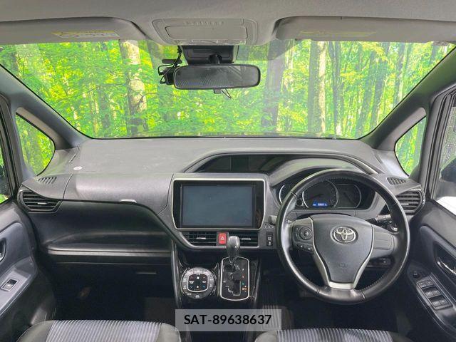 Toyota VOXY 2017-01 8832406-1