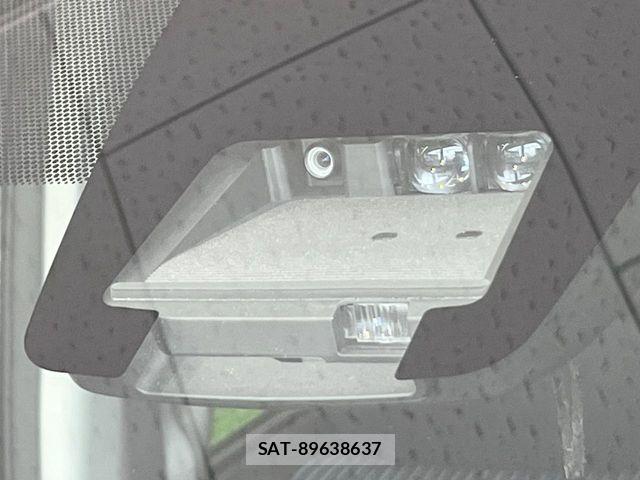 Toyota VOXY 2017-01 8832406-4