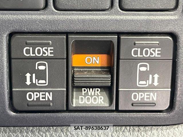 Toyota VOXY 2017-01 8832406-5
