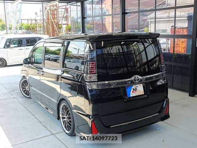 Toyota VOXY 2019-12 8832395-15