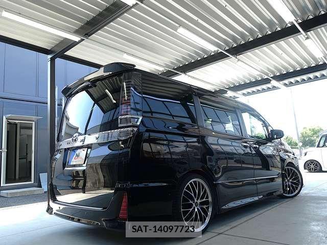 Toyota VOXY 2019-12 8832395-6