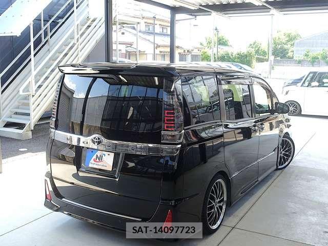 Toyota VOXY 2019-12 8832395-7