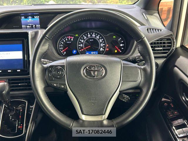 Toyota VOXY 2021-08 8832389-11