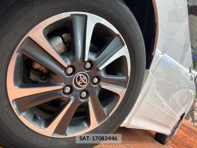 Toyota VOXY 2021-08 8832389-13