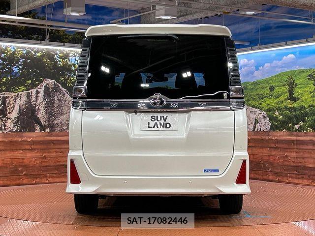 Toyota VOXY 2021-08 8832389-15