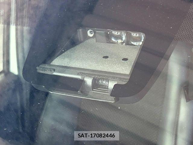 Toyota VOXY 2021-08 8832389-4