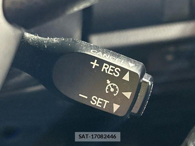 Toyota VOXY 2021-08 8832389-6