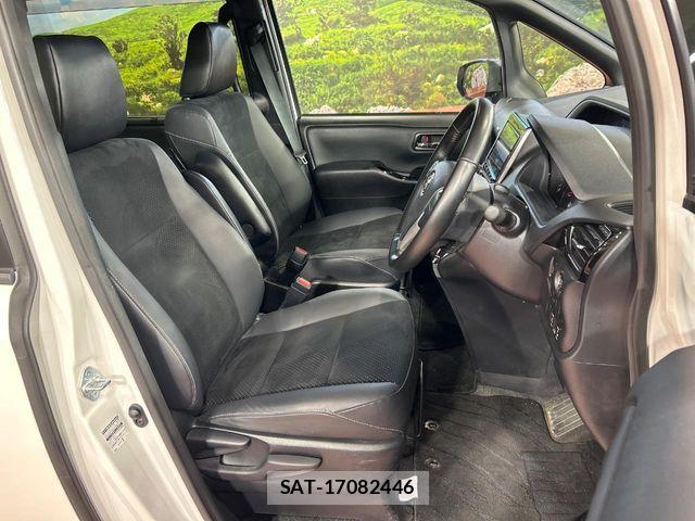 Toyota VOXY 2021-08 8832389-7