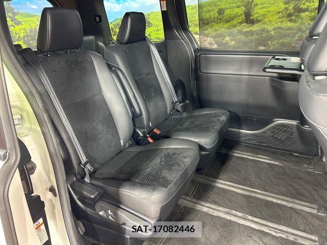Toyota VOXY 2021-08 8832389-8