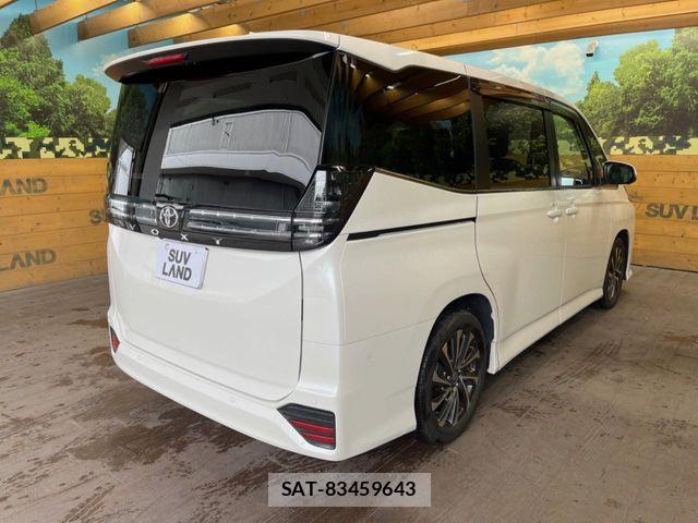 Toyota VOXY 2024-10 8832386-16