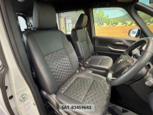 Toyota VOXY 2024-10 8832386-6