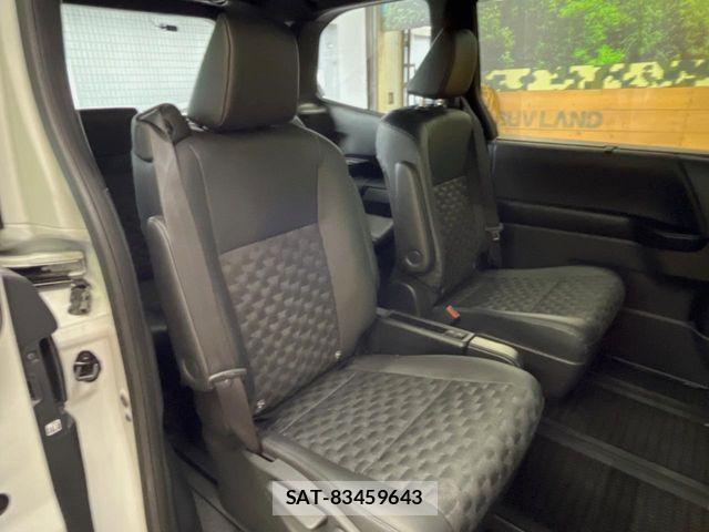 Toyota VOXY 2024-10 8832386-7