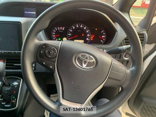 Toyota VOXY 2014-10 8832410-13