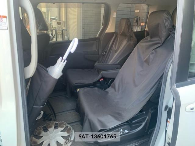 Toyota VOXY 2014-10 8832410-18