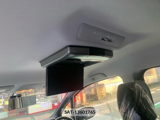 Toyota VOXY 2014-10 8832410-19