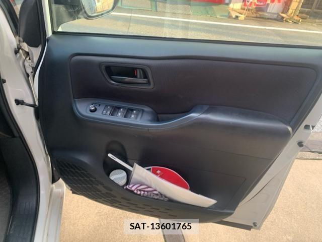 Toyota VOXY 2014-10 8832410-20