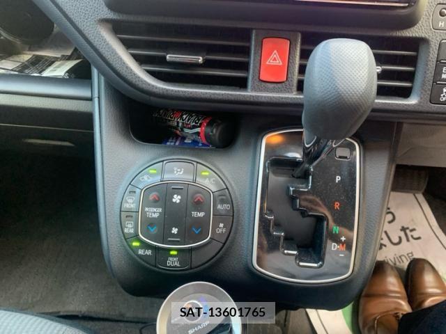 Toyota VOXY 2014-10 8832410-22