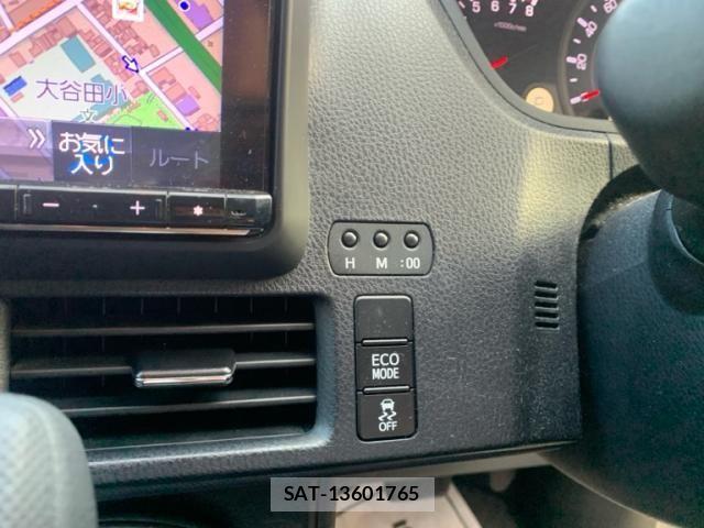 Toyota VOXY 2014-10 8832410-23