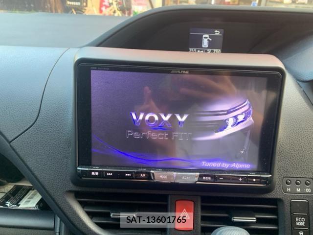 Toyota VOXY 2014-10 8832410-24