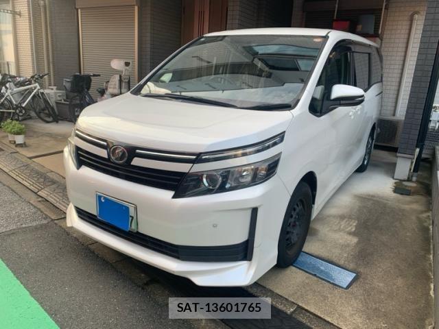 Toyota VOXY 2014-10 8832410-4