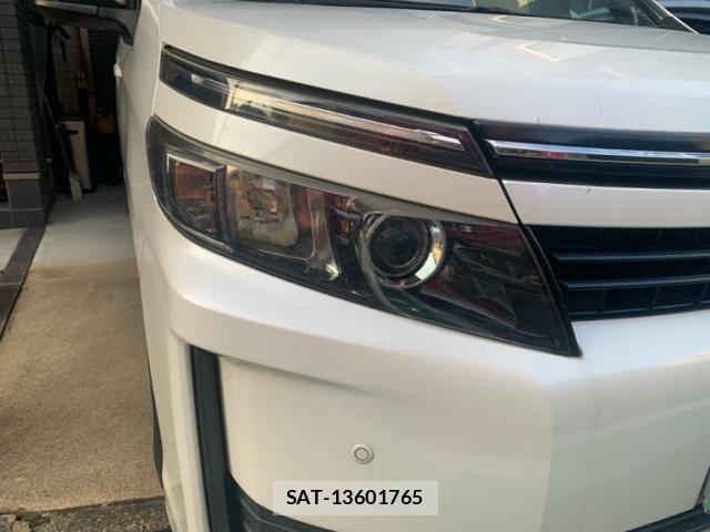 Toyota VOXY 2014-10 8832410-6