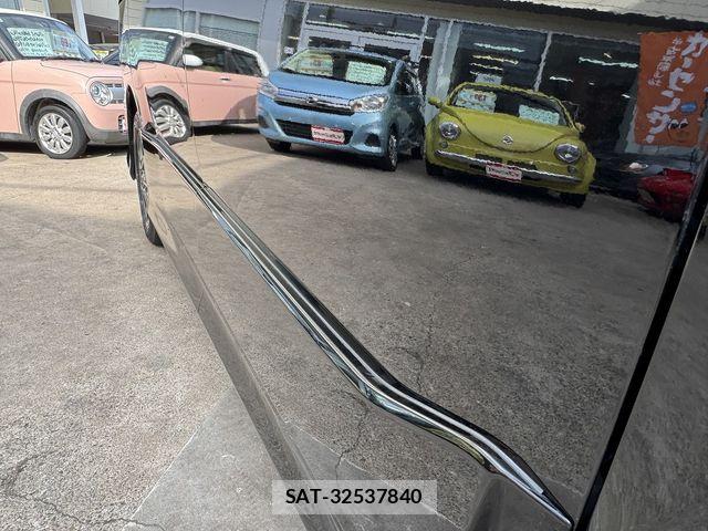 Toyota VOXY 2018-06 8832399-9