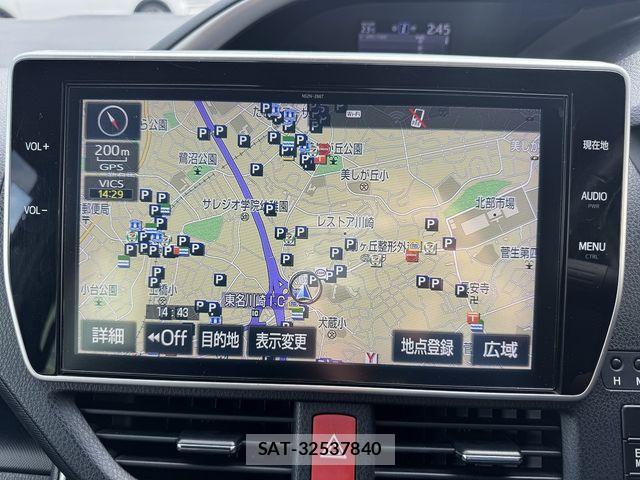 Toyota VOXY 2018-06 8832399-16