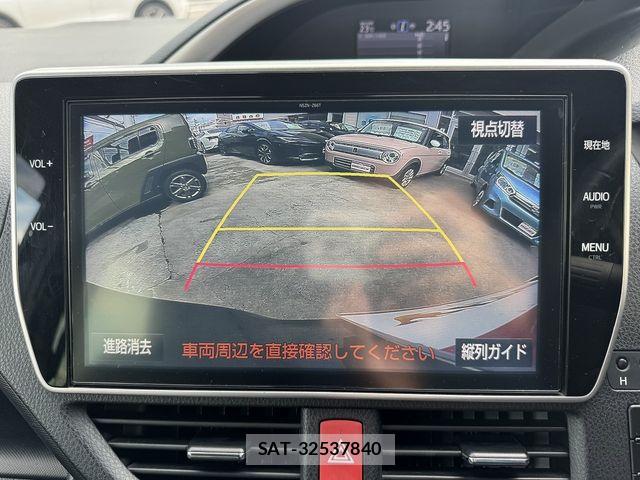 Toyota VOXY 2018-06 8832399-17