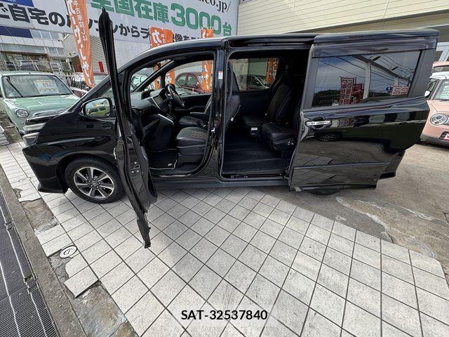 Toyota VOXY 2018-06 8832399-22