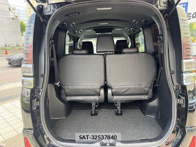 Toyota VOXY 2018-06 8832399-24