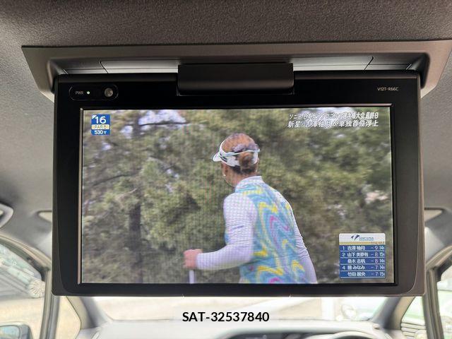 Toyota VOXY 2018-06 8832399-27