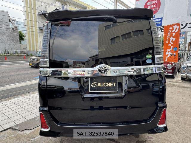 Toyota VOXY 2018-06 8832399-7