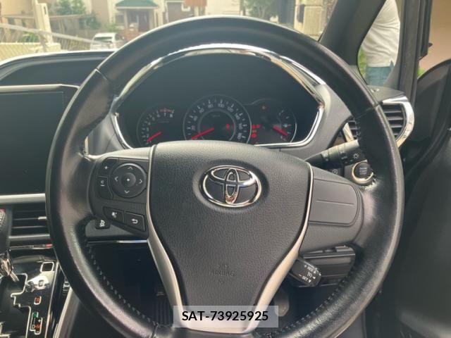 Toyota VOXY 2018-05 8832400-9