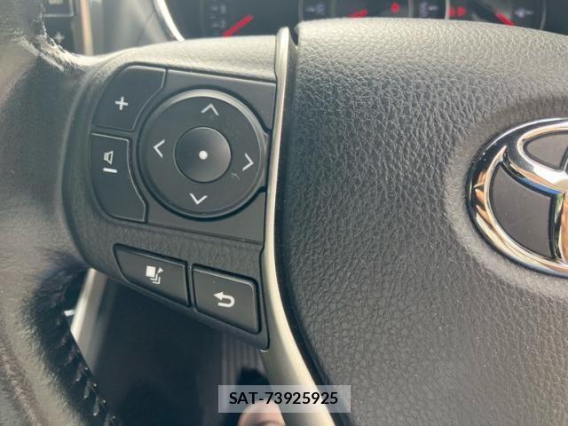 Toyota VOXY 2018-05 8832400-10