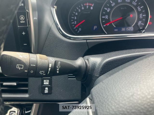 Toyota VOXY 2018-05 8832400-12