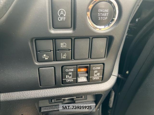Toyota VOXY 2018-05 8832400-14