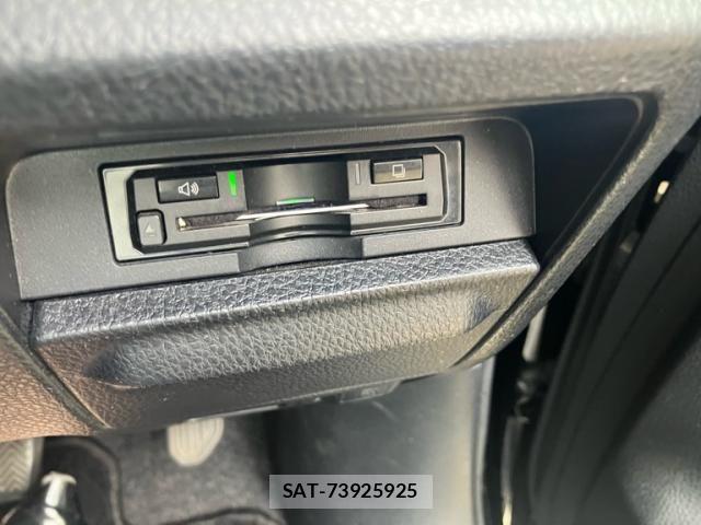 Toyota VOXY 2018-05 8832400-15