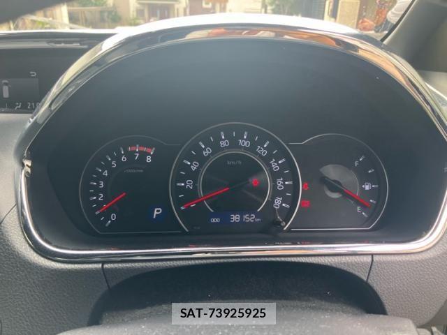Toyota VOXY 2018-05 8832400-16