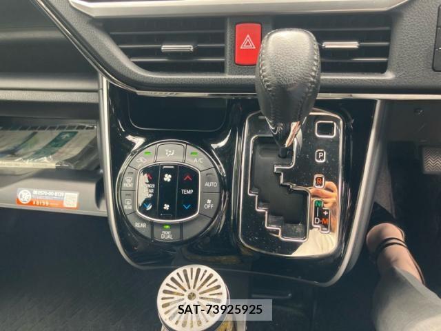 Toyota VOXY 2018-05 8832400-17