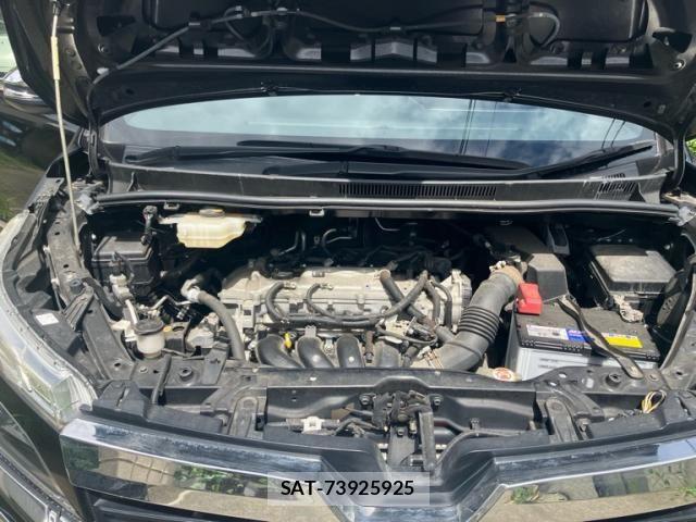 Toyota VOXY 2018-05 8832400-23