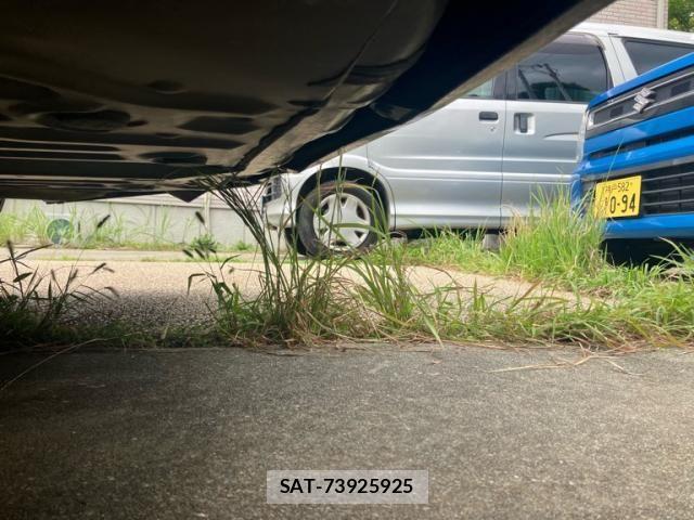 Toyota VOXY 2018-05 8832400-2