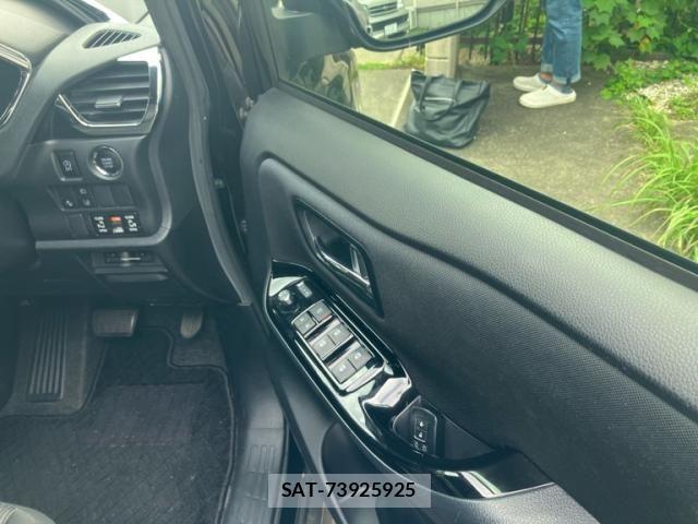 Toyota VOXY 2018-05 8832400-7